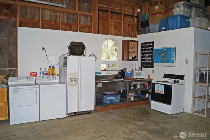 Kitchenette and Laundry Kitchenette and Laundry