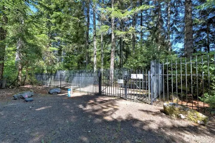 The Beach Trail gate is almost directly across from this property. The Beach Trail gate is almost directly across from this property.