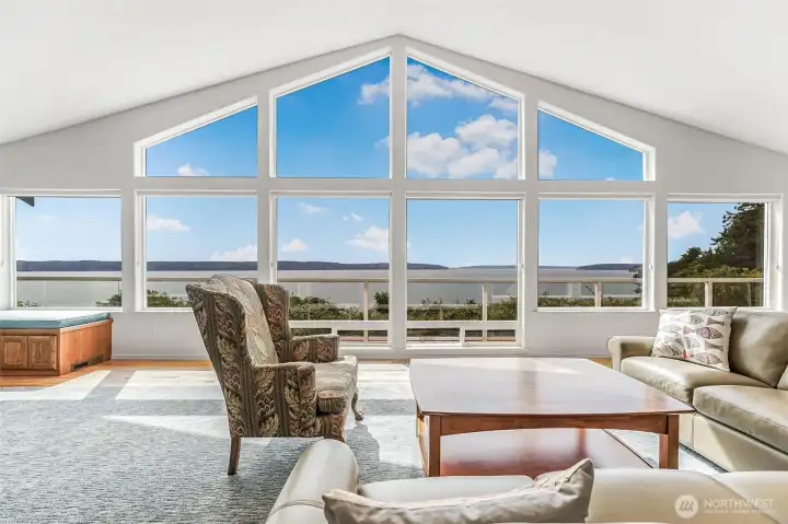 Unparalleled 180-degree sunset views that include Whidbey Island, Saratoga Passage & the Olympic Mountains.