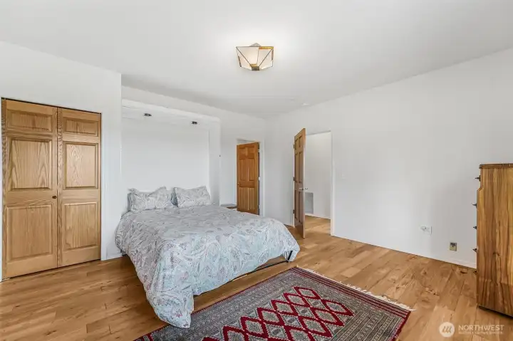 The second bedroom features a fold away bed, direct access to the bathroom and to outside (adjacent to an outdoor shower).