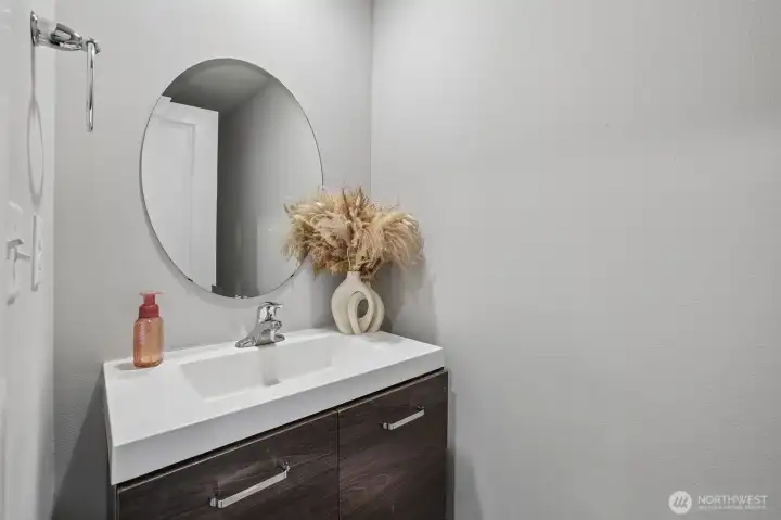 1/2 Bathroom