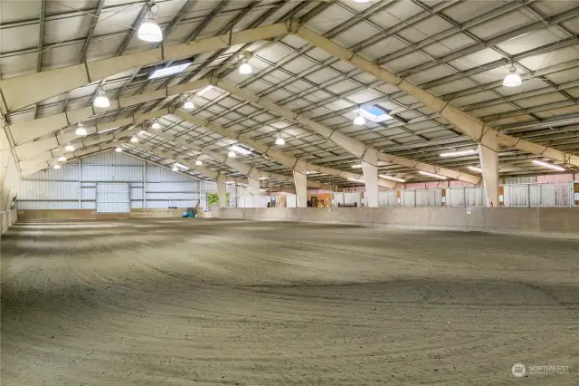 100x200 riding arena, 60x200 dressage area. Indoor sprinkler system on automatic timers. 7 rolling doors , with screens so the birds do not come in the arena, opens to the gorgeous views.