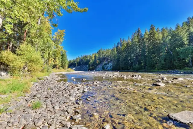 300' of Pristine Wenatchee Waterfront