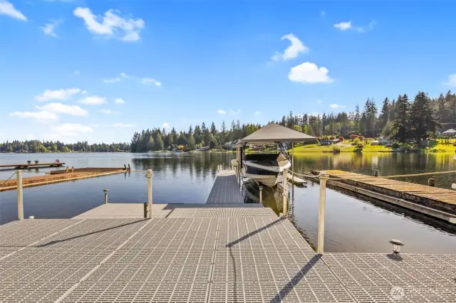 Newer Dock w/ Boat Lift on Protected Cove of Lake Shoecraft~