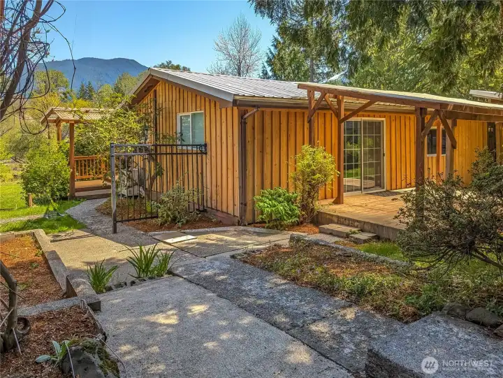 A rustic and surprisingly luxurious creekside escape