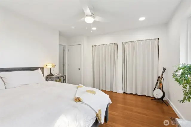 Unit 4646 Primary Bedroom