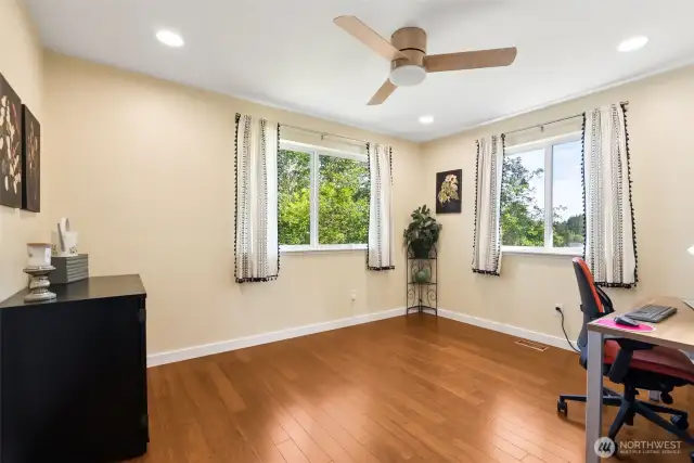 Unit 4646 Office
