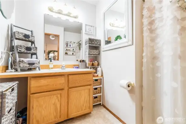 Several year old photos of tenant occupied unit 4648