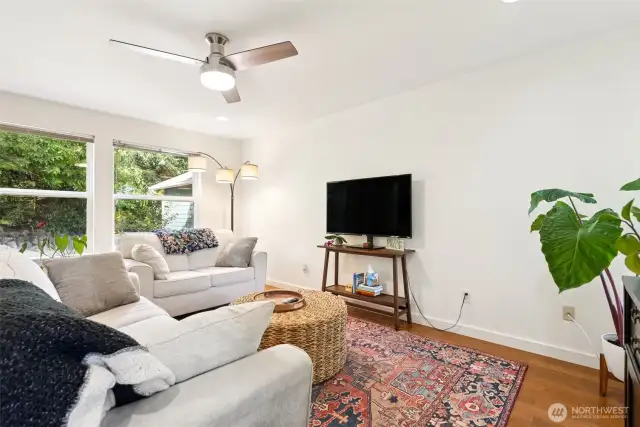 Unit 4646 living room