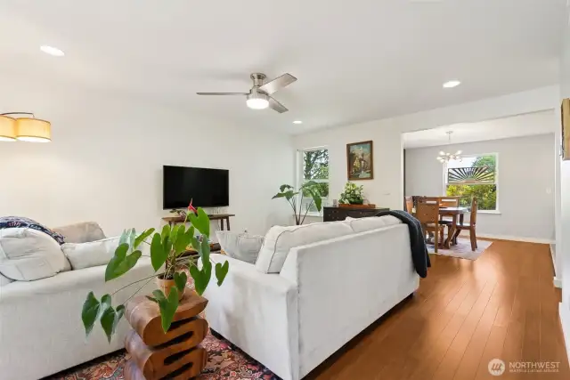 Unit 4646 living room