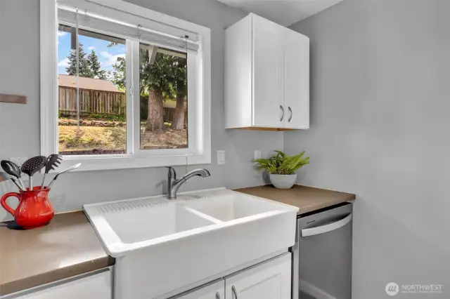 Who doesn't love a farmhouse sink