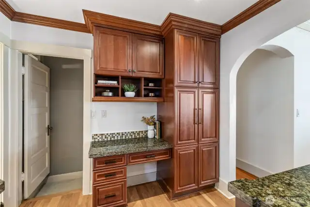 Lots of storage in the kitchen