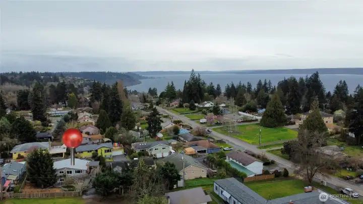 Minutes to Shorewood on the Sound, the surrounding location is peaceful and tranquil.