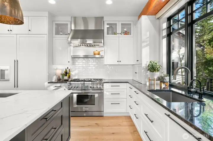 Thermador 6-burner duel fuel convection oven and custom tile accents.