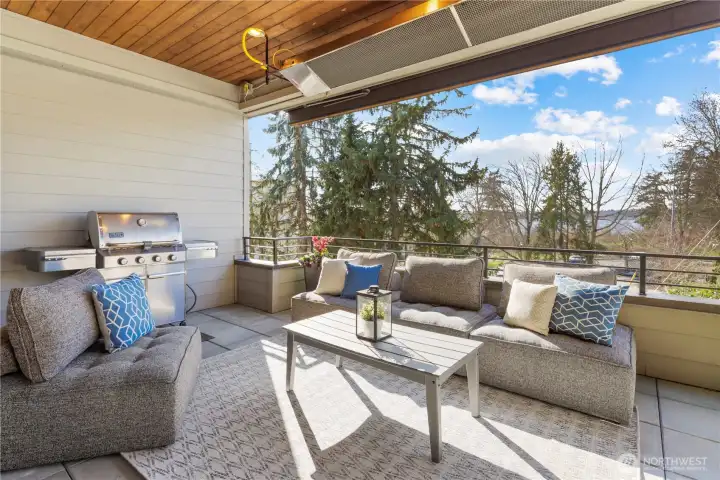 Great outdoor covered deck with gas BBQ.