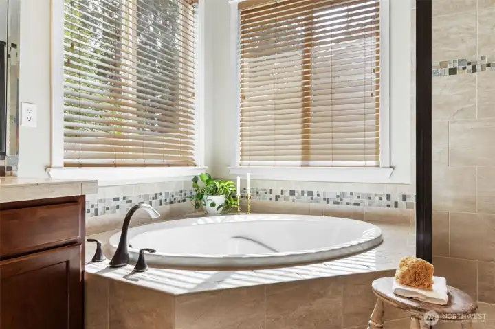 Luxurious soaking tub