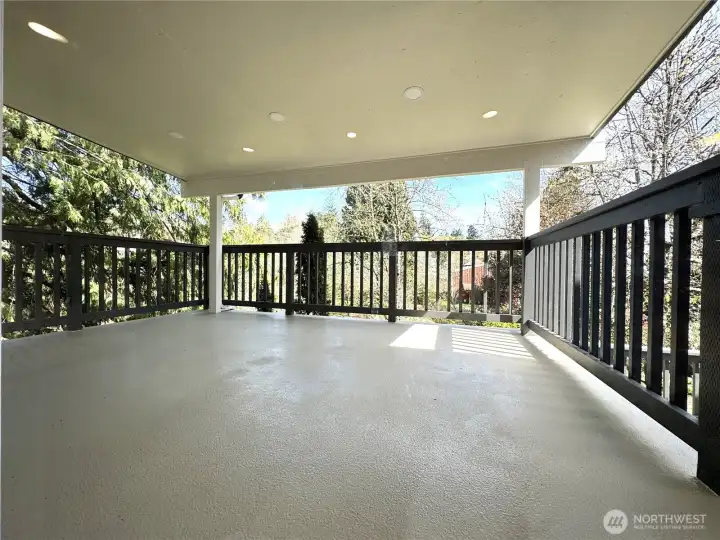 2nd primary suite 's balcony