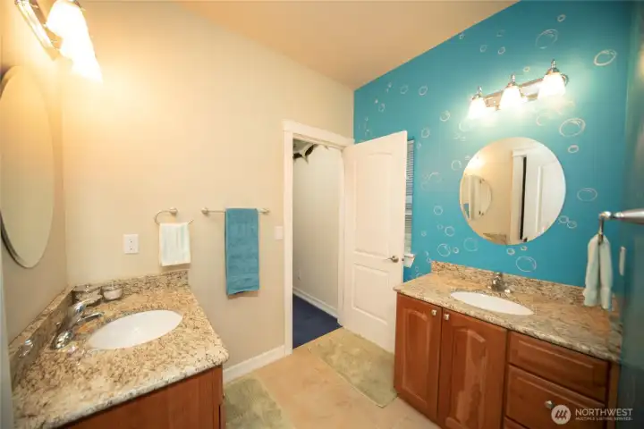 Jack and Jill full bathroom shared with both bedrooms.
