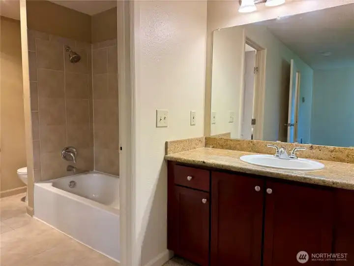 Private sink/mirror in primary bedroom & access to full upstairs bath