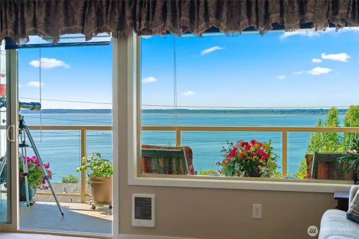 Skyline Condo on South Hill in Bellingham near Fairhaven.  Unobstructed views over Bellingham Bay. Updated condo, parking space to elevator to this great living space.  Quieter in the upper building.