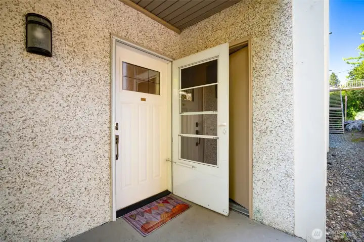 Front door outside entry.  Door to the right takes you to the elevator to your immediate left.