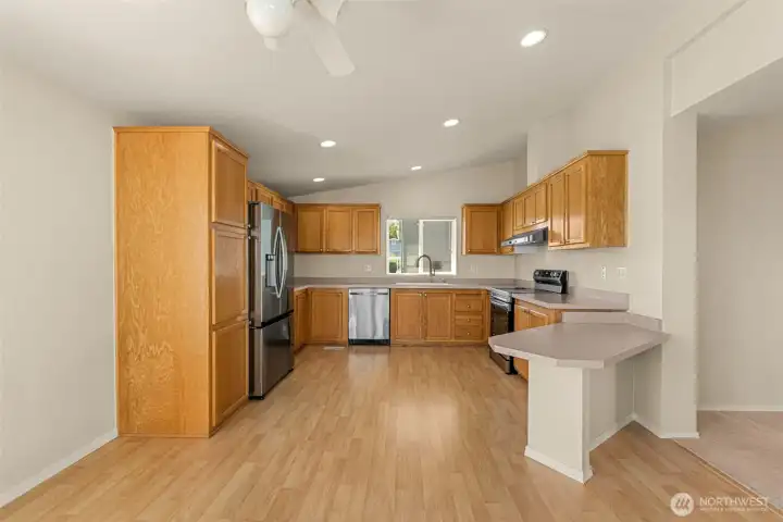 Kitchen updated with brand new appliances