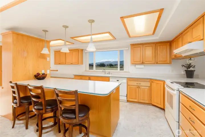 In kitchen eating bar. In kitchen eating bar.