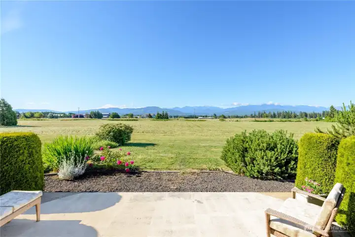 Mountain view right outside your patio door. Mountain view right outside your patio door.