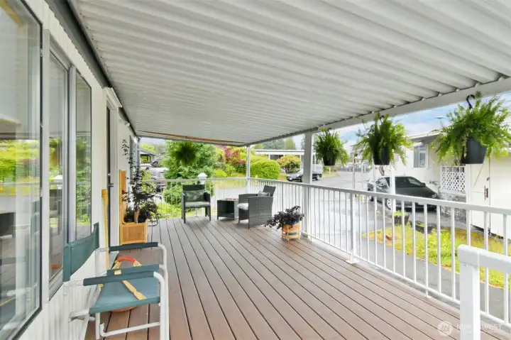 Welcome home! Huge covered Trex Deck. Welcome home! Huge covered Trex Deck.