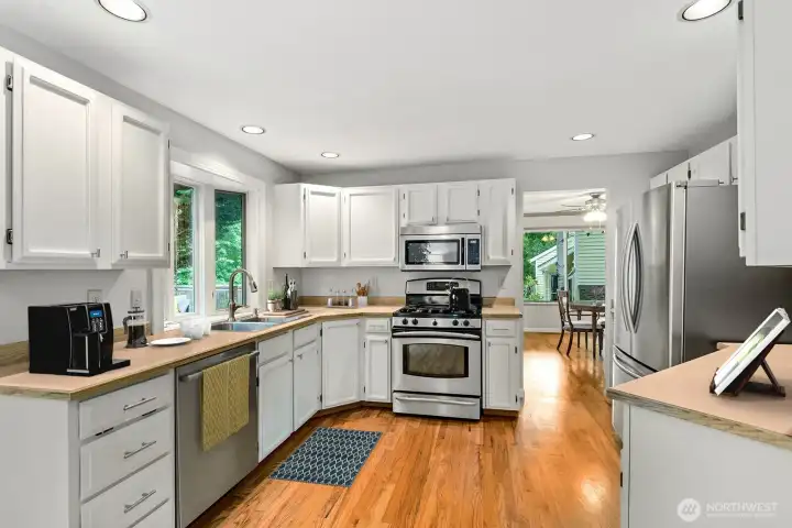 Great kitchen with plenty of cabinets and counter work space.  Beautiful stainless appliances