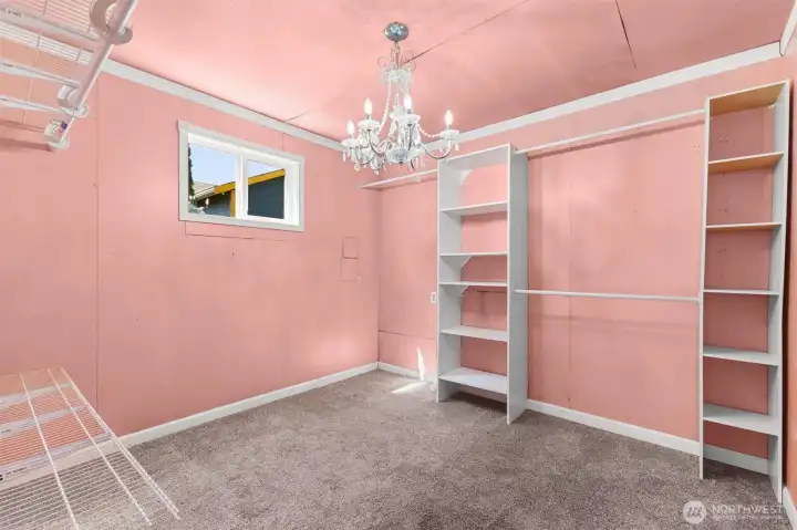 walk-in closet. walk-in closet.