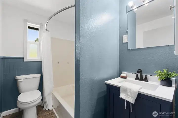 main bathroom. main bathroom.