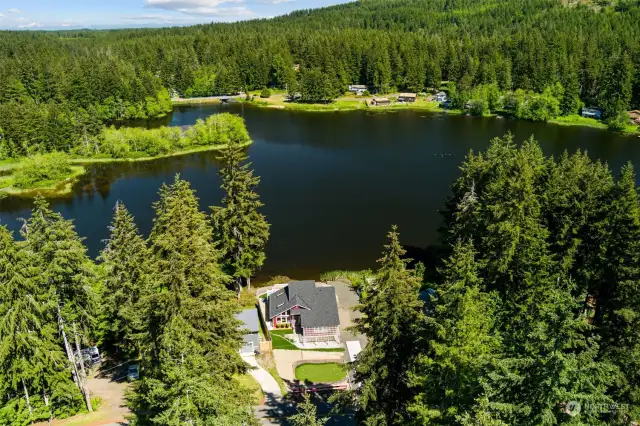 Imagine living on picturesque Lake Symington in your own spectacularly remodeled home! Launch a kayak and go fishing from your own back yard or just pull up a chair and enjoy the beauty around you.