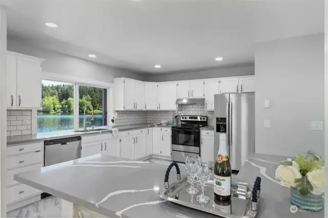 Who wouldn't love this gorgeous chef's kitchen! Created with new quartz countertops, subway tile backsplash, walk-in pantry, and brand-new stainless appliances.