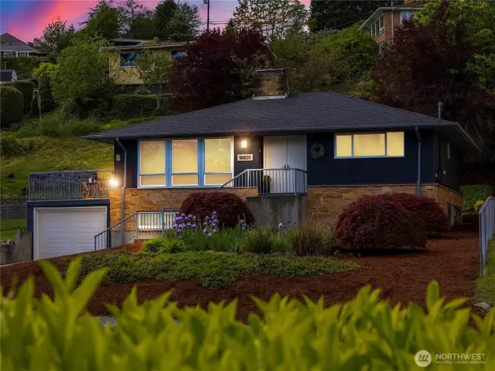 Welcome home to 16631 Sylvester Road SW in the heart of Burien...just minutes from Normandy Park, and downtown Burien.