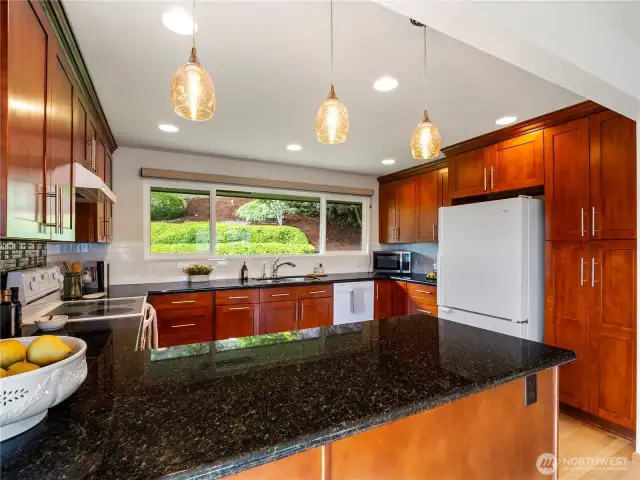All appliances stay, including the microwave.