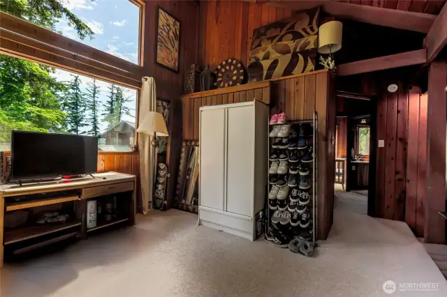 Den area - upper level