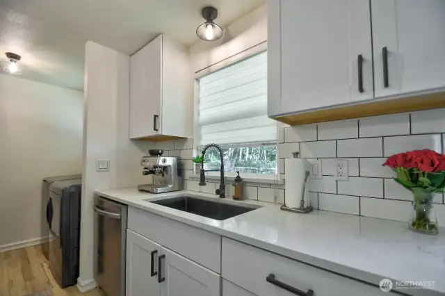 Undermount sink