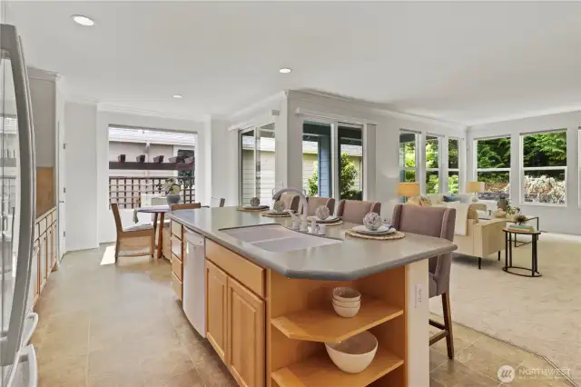 The open layout offers a bright and airy feeling.