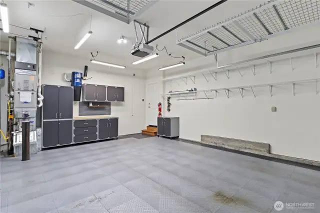Who doesn't love a clean organized garage with ample storage?