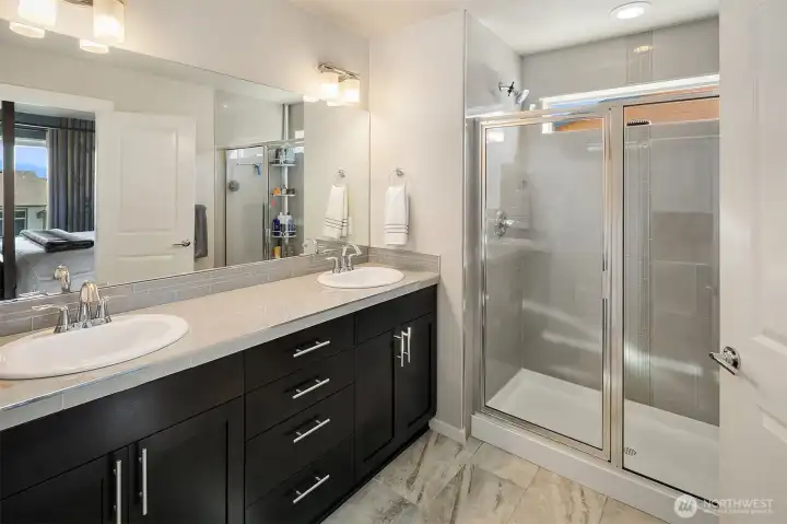 En suite primary bath.