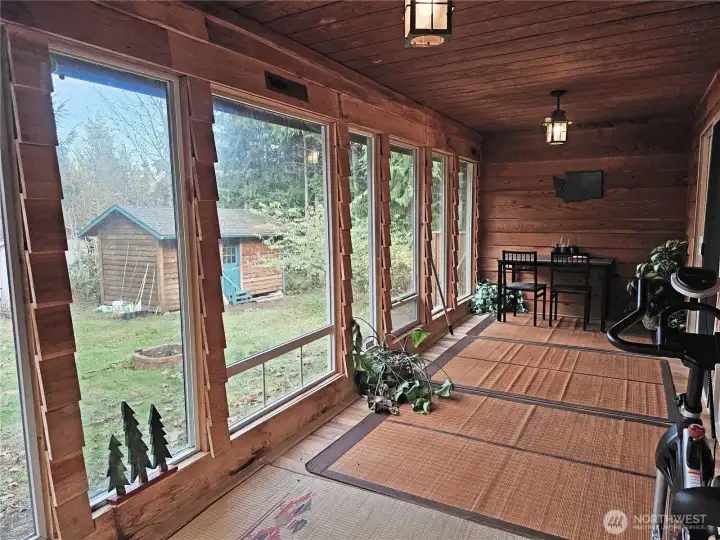 The solarium! Everyone's favorite room. Lots of sunlight room for hobbies or seedlings!