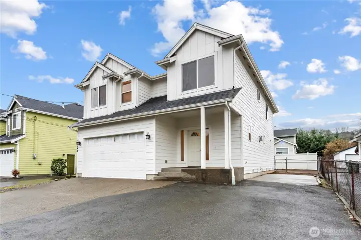 A commuter’s dream home, centrally located with quick access to I-5, Hwy-99, Hwy-509, Downtown Seattle, Boeing, Sea-Tac Airport, Shopping & Dining.