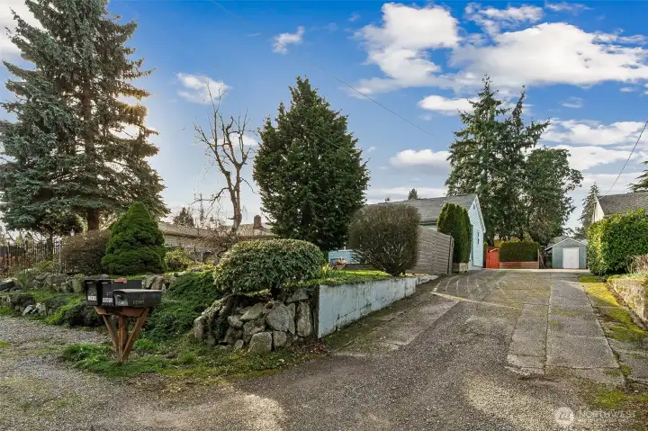 Shared driveway with the neighbor.  Please don't block the driveway.