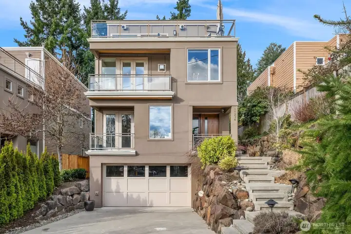 Gorgeous view home conveniently located in the Highlands neighborhood of Kirkland