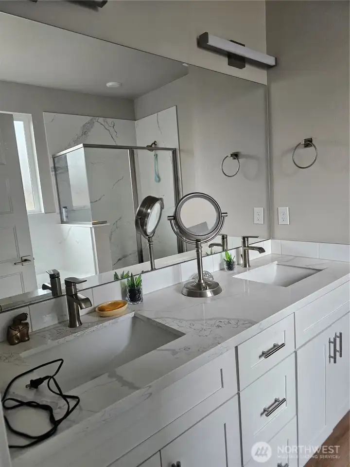 Master suite bathroom