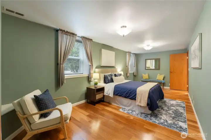 2nd lower bedroom w/sitting area.