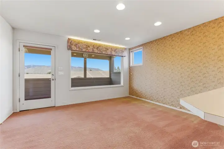 2nd dining room with door to covered deck