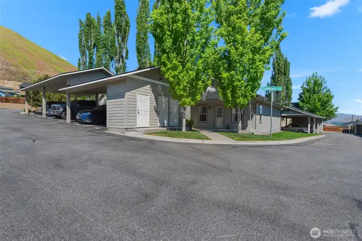 Enjoy a peaceful setting with beautiful mountain views from this well-maintained community. Situated on a corner location, the home benefits from open sightlines, mature landscaping, and a quiet neighborhood atmosphere.