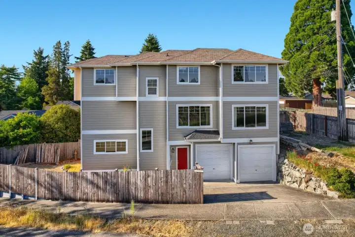 Situated to take advantage of Mt Rainier Views!